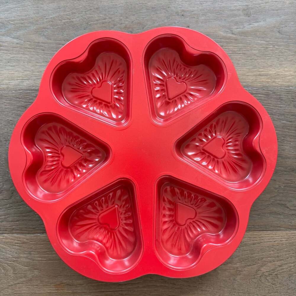 Nordic Ware Heart Cakelet Pan 6 Cavity - Red